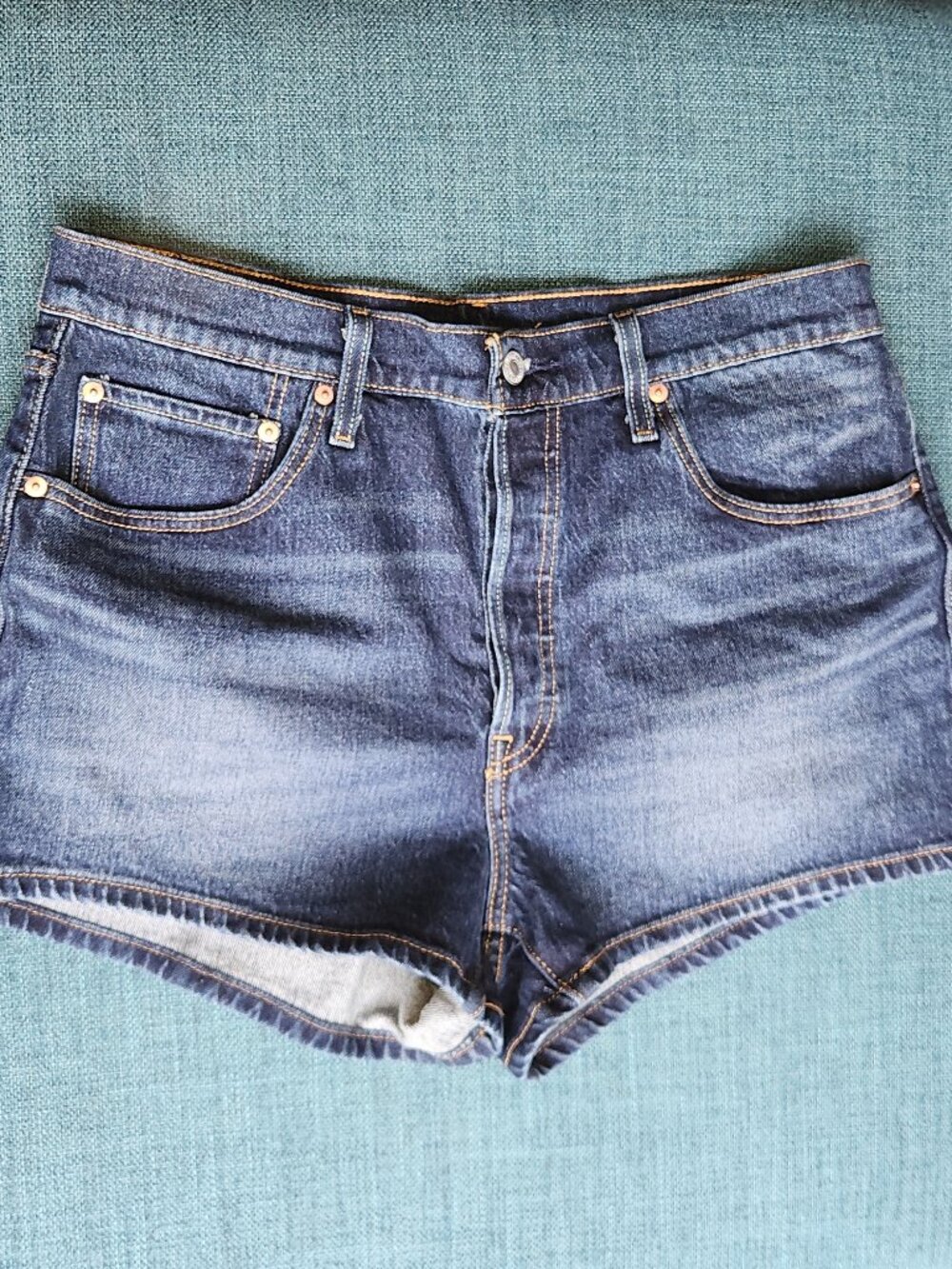 NWOT Levi's 501 Original High-Rise Shorts in Dark Wash - Size 33